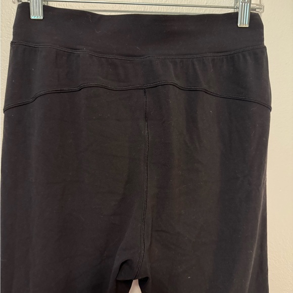 Lululemon Rejuvenate Crop *18” in Black. Size 6. - Picture 11 of 17